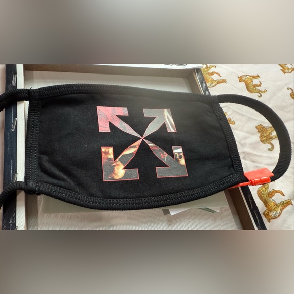 OFF WHITE Caravaggio Mask in Black. 
Brand New with tags - Picture 1 of 5